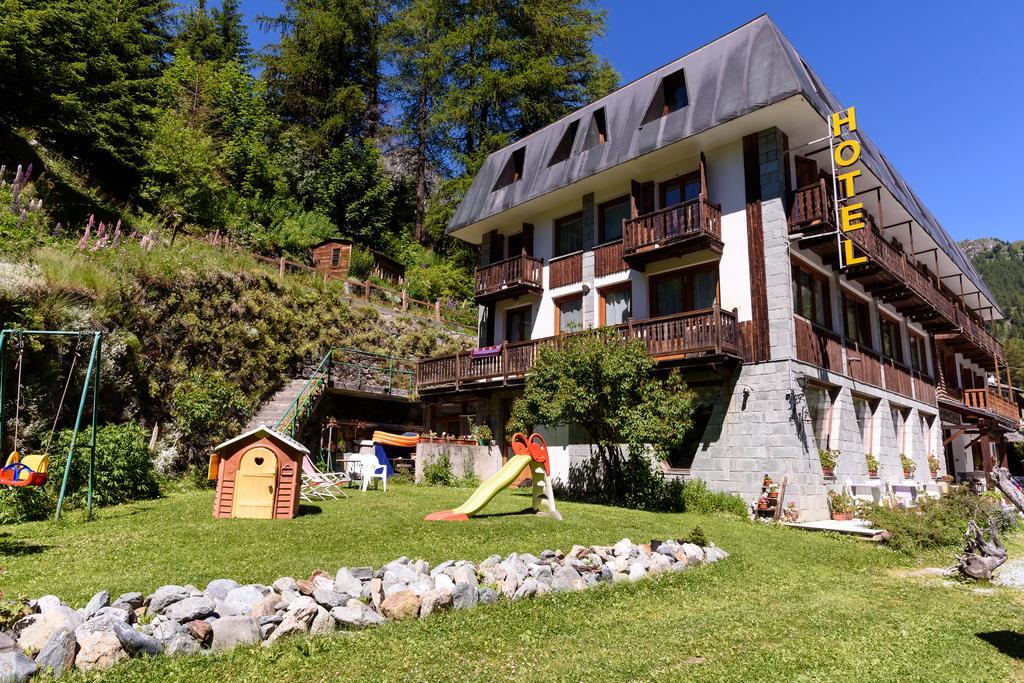Hotel Genzianella Champoluc Eksteriør billede