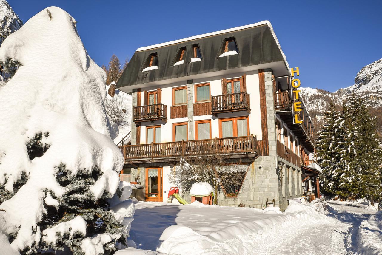 Hotel Genzianella Champoluc Eksteriør billede