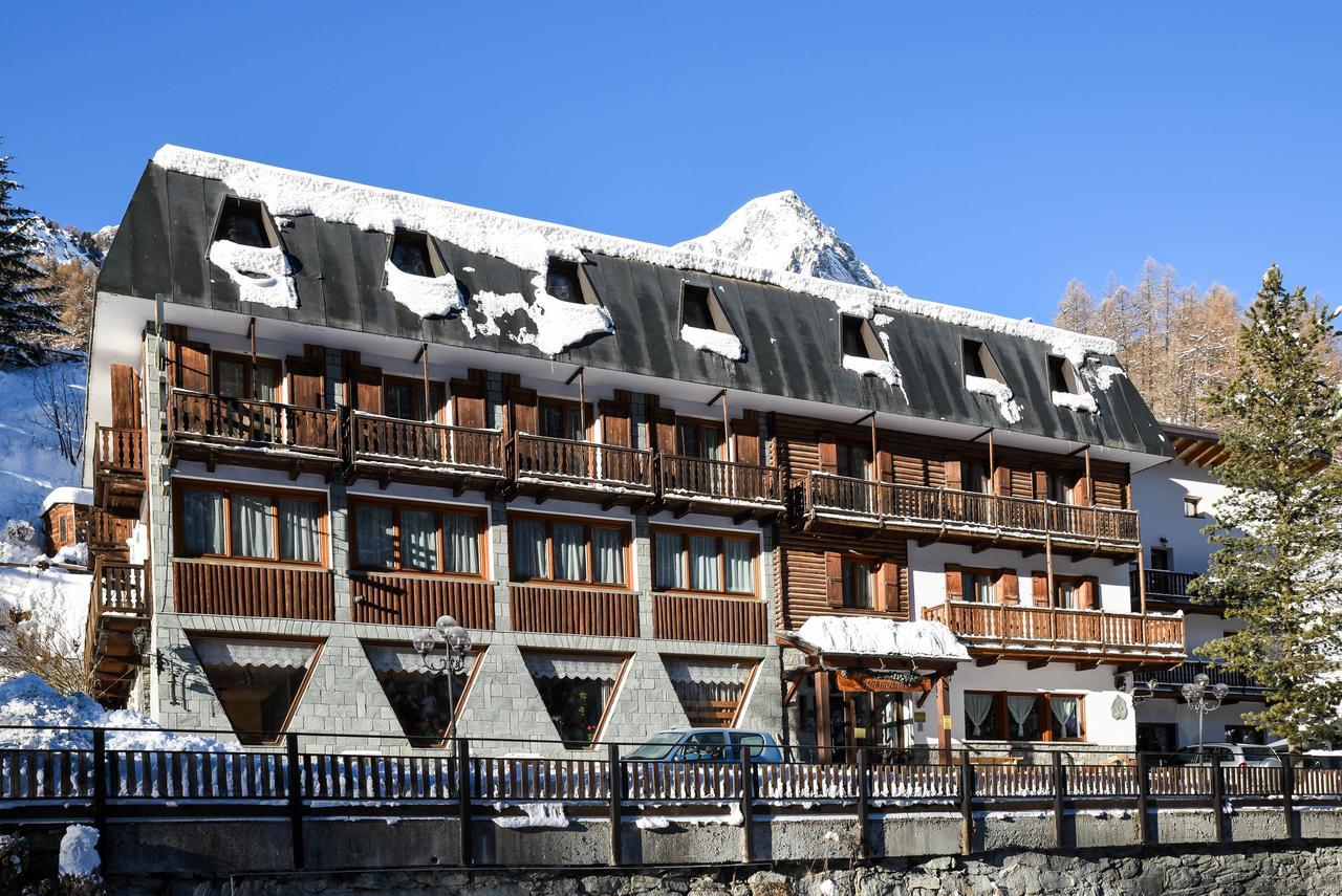 Hotel Genzianella Champoluc Eksteriør billede