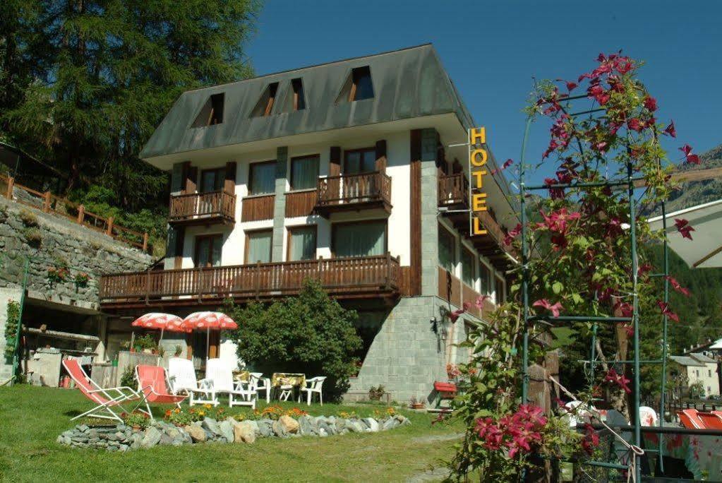 Hotel Genzianella Champoluc Eksteriør billede